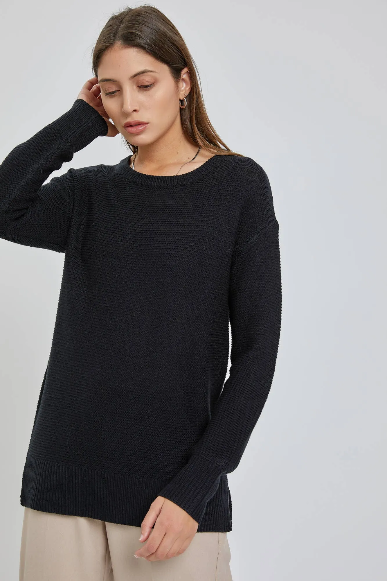 BASIC ROUND NECK BOYFRIEND FIT SWEATER