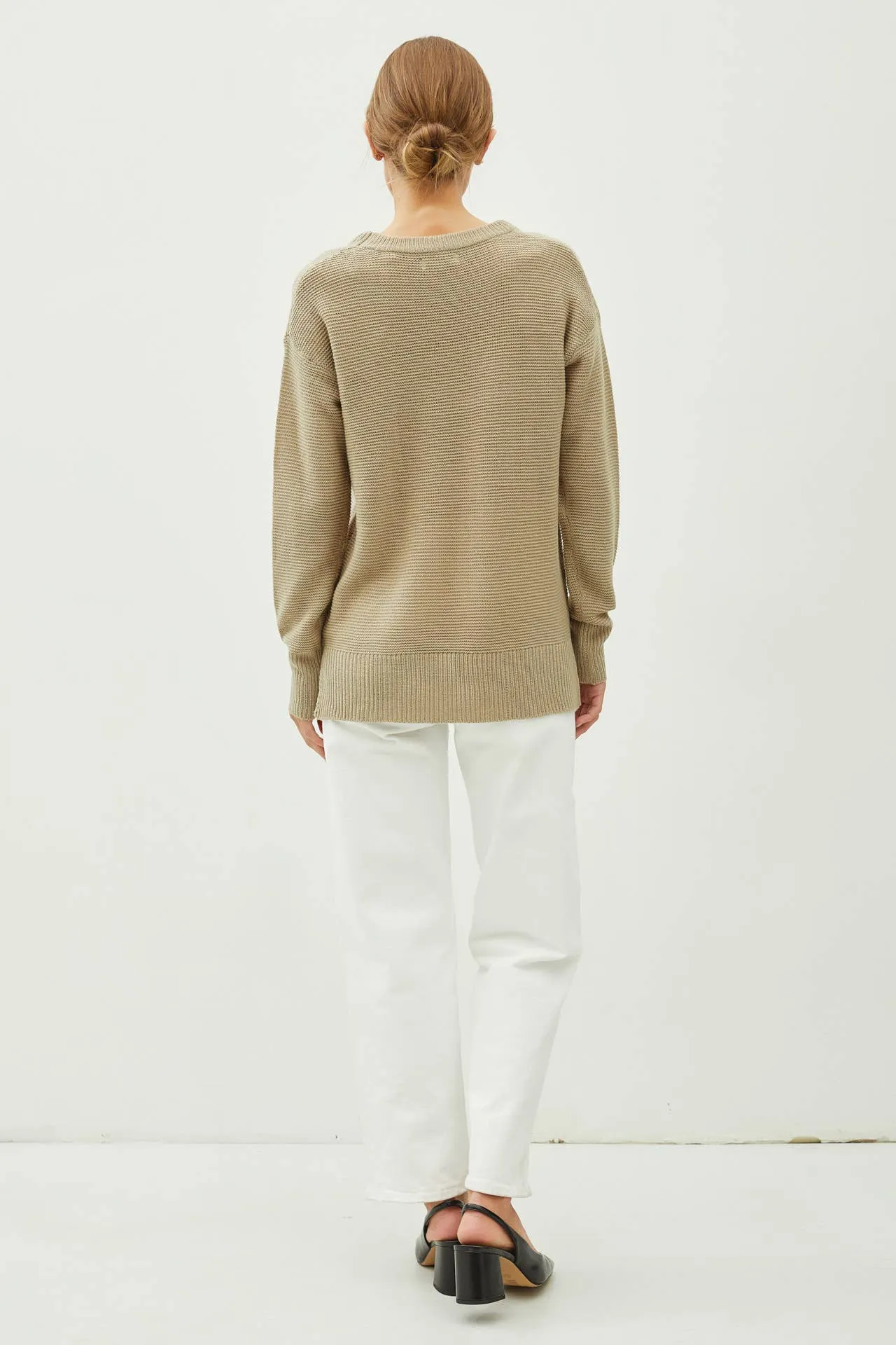 BASIC ROUND NECK BOYFRIEND FIT SWEATER