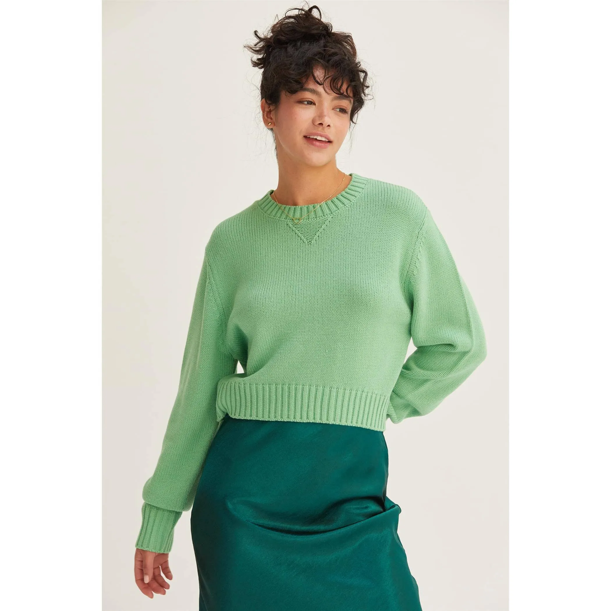 CREW NECK CROPPED KNIT SWEATER