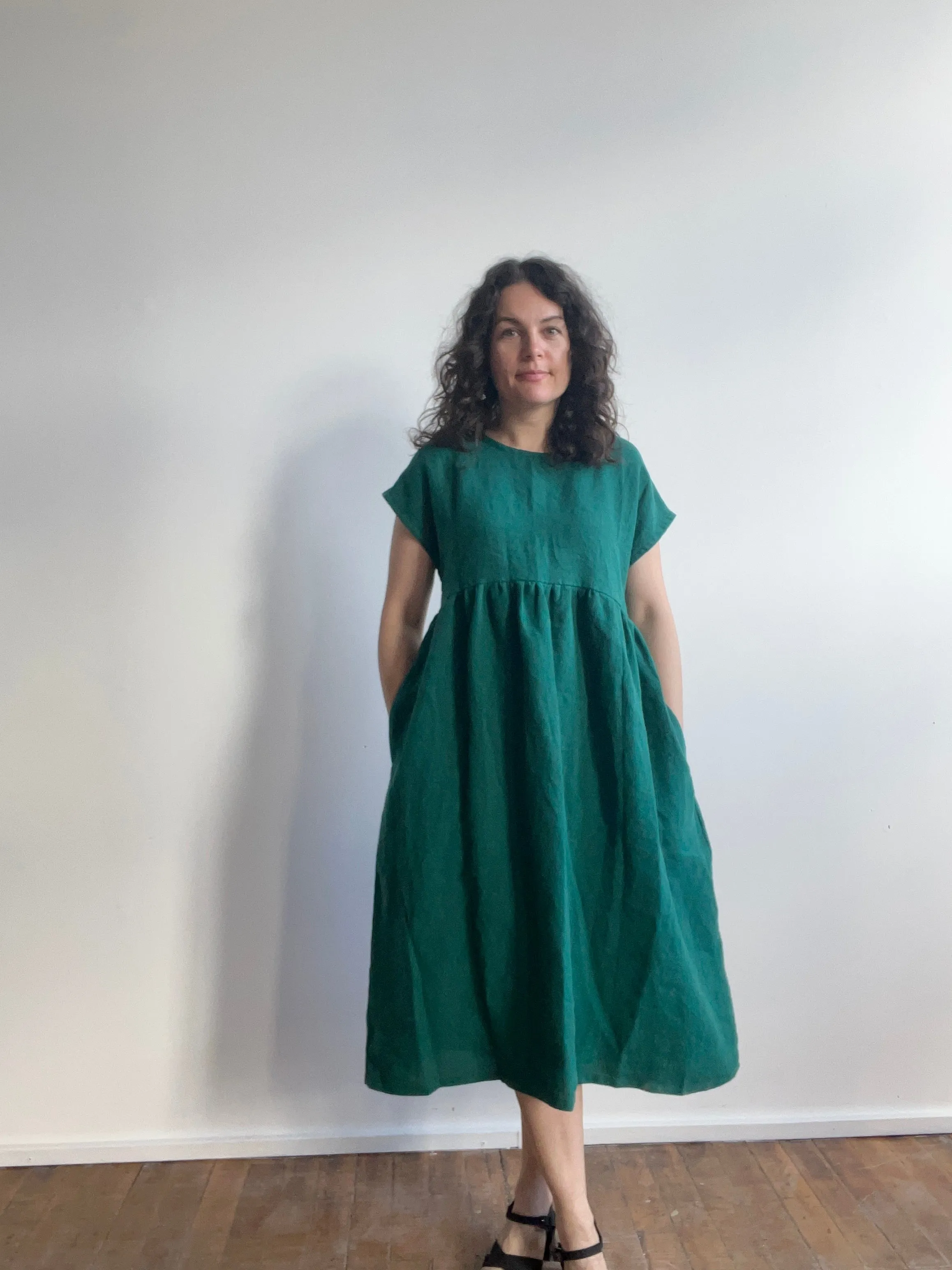 Short sleeve midi dress - emerald linen